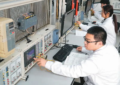 起重機變聰明了，埃克倫斯電氣引領智能化變革